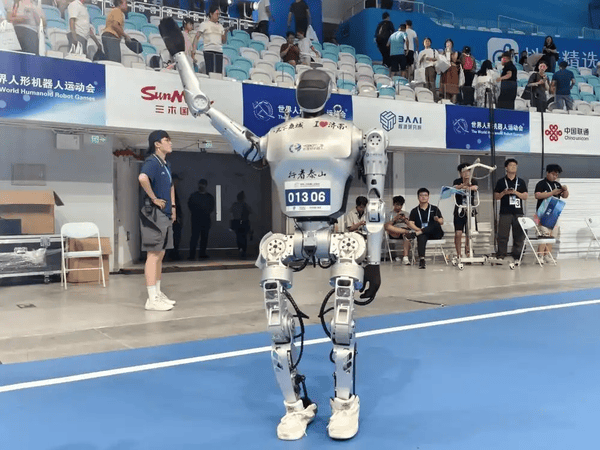 展现了惊人, 激励着更多, 更在赛场上 展现了惊人, 激励着更多, 更在赛场上