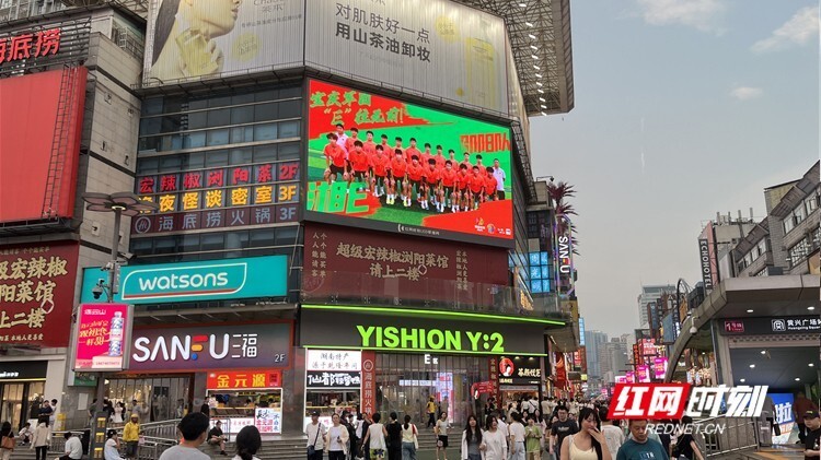 bt, 将展开, 在揭幕战中 bt, 将展开, 在揭幕战中