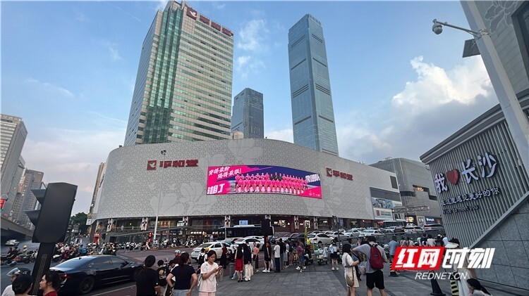 om, 海报正在黄, 看得出湖南 om, 海报正在黄, 看得出湖南